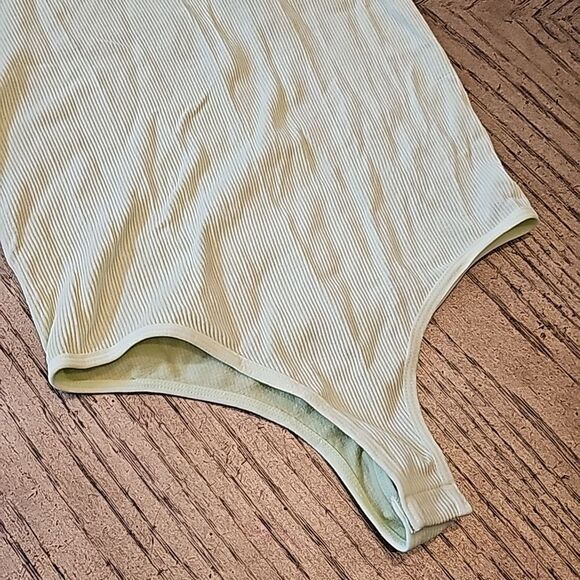 Lime green ribbed bodysuit size S/M NWT - Picture 4 of 6
